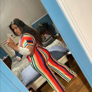 Medium, can fit large.It’s very very stretchy & light weight perfect for summer.